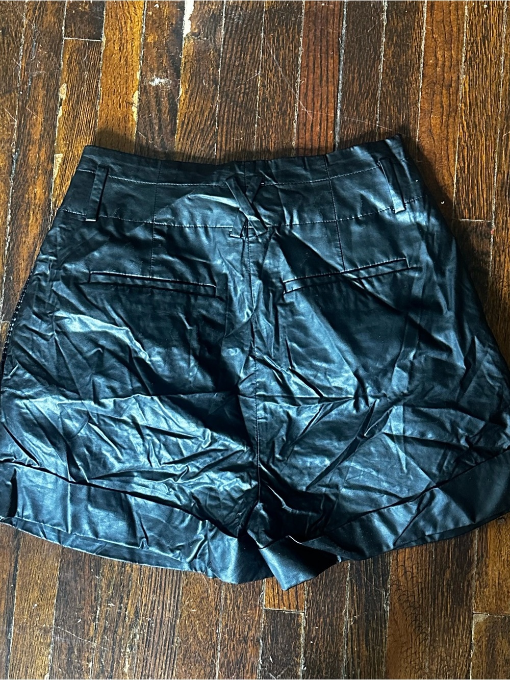 HIGH RISE FAUX LEATHER SHORTS - Picture 2 of 4